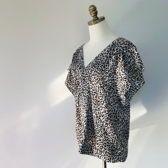 Pullover Medium SANCTUARY Leopard Animal Print Blouse Short Sleeves V Neck - Picture 7 of 9